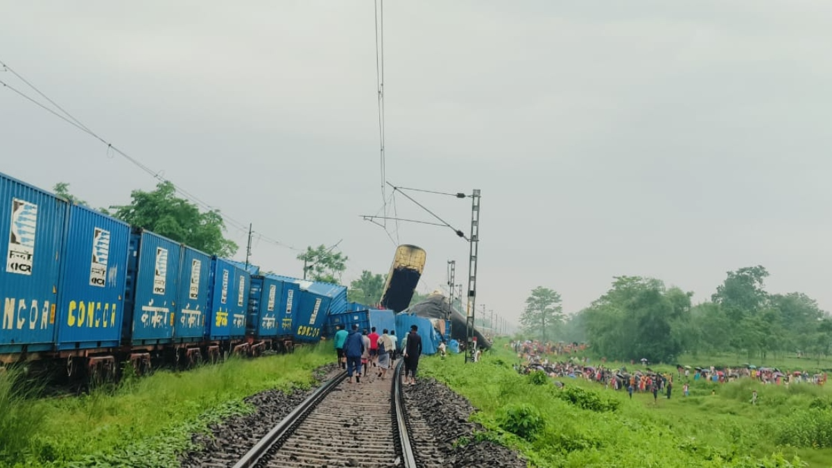 कंचनजंगा एक्सप्रेस, हादसे के बाद, रूट डायवर्ट, अधिकारी सब्यसाची डे, सिलीगुड़ी जंक्शन, उदयपुर सिटी, साप्ताहिक एक्सप्रेस, अलुआबारी रोड रूट, अगरतला-सियालदह, Kanchenjunga Express, after the accident, route diverted, officer Sabyasachi Day, Siliguri Junction, Udaipur City, Weekly Express, Aluabari Road Route, Agartala-Sealdah,