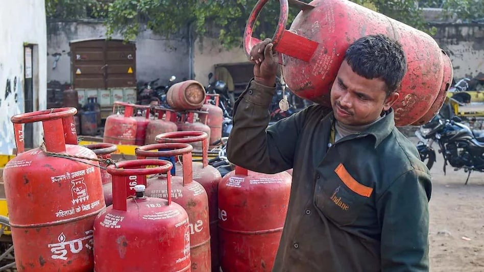 मध्य प्रदेश सरकार, आधी कीमत, LPG सिलेंडर, लाडली बहना, नया तोहफा, मध्य प्रदेश गैस सिलेंडर 848 रुपए का, 450 रुपए लाडली बहन योजना, Madhya Pradesh government, half price, LPG cylinder, Ladli Behan, new gift, Madhya Pradesh gas cylinder for Rs 848, Ladli Behan scheme for Rs 450,