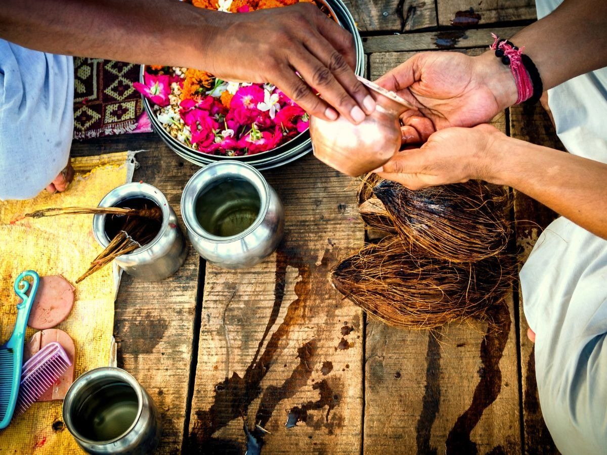 आचमन, पवित्र अनुष्ठान, हिंदू पूजा, धार्मिक गतिविधियां, कर्मकांड पूजा, आचमन करना, कर्मकांड पूजा, achamana, sacred ritual, hindu worship, religious activities, ritualistic worship, achamana, ritualistic worship,