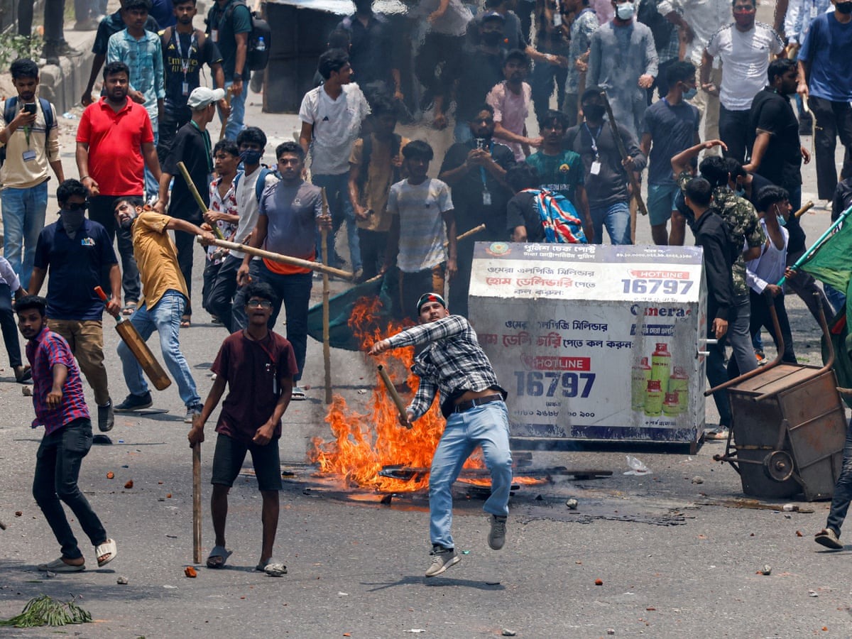 हिंसक प्रदर्शन, बांग्लादेश, 105 मौतें, 2500 लोग घायल, राष्ट्रव्यापी कर्फ्यू, हिंसक, मोबाइल इंटरनेट बंद, Violent protests, Bangladesh, 105 deaths, 2500 people injured, nationwide curfew, violent, mobile internet shut down,