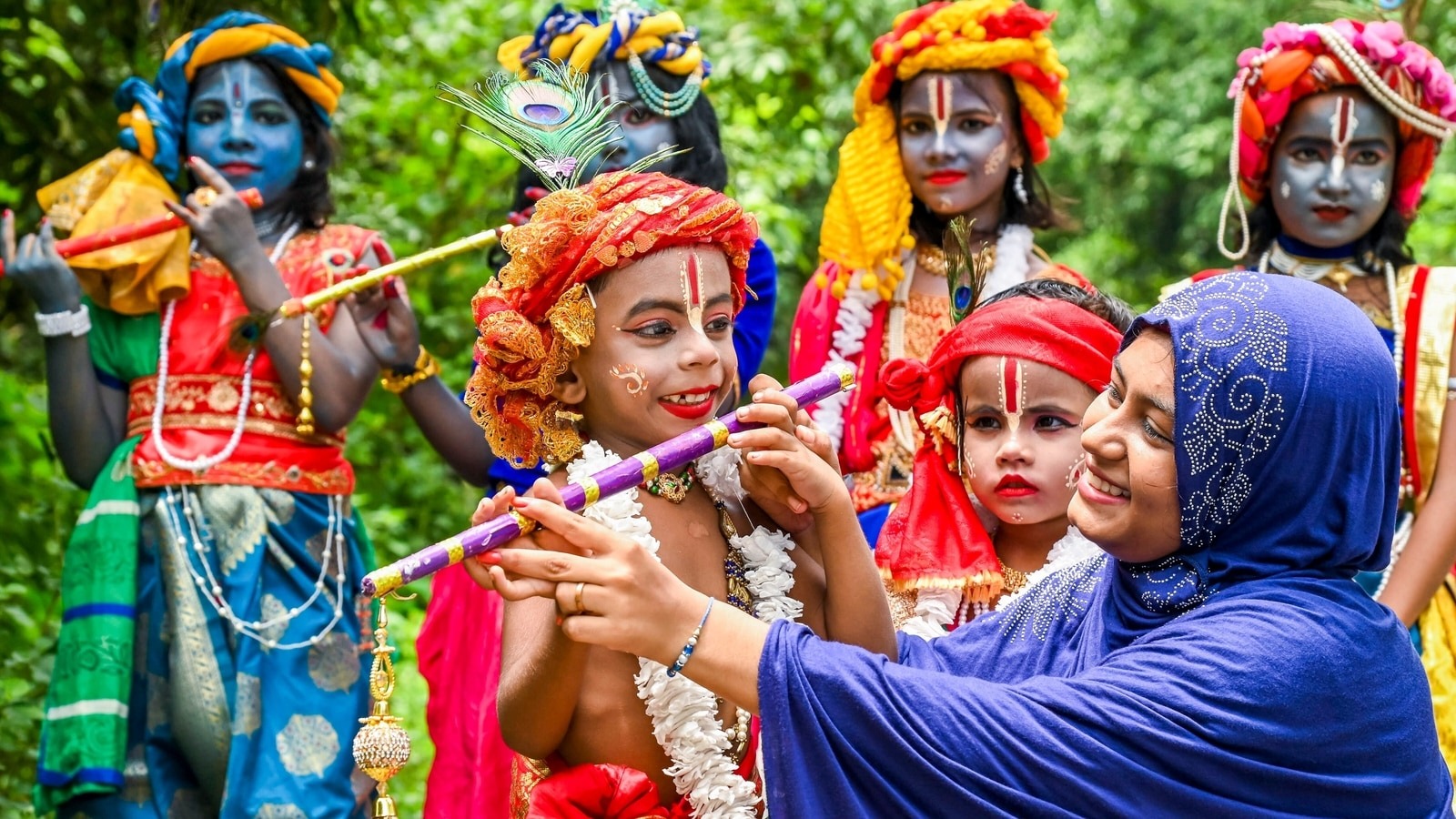 भगवान कृष्ण, विस्तृत विश्लेषण, अवतारवाद, धर्म की स्थापना, सर्वव्यापी सत्ता, विष्णु लोक, सर्वोच्च सत्ता, कृष्ण की प्रासंगिकता, Lord Krishna, detailed analysis, incarnation, establishment of religion, omnipresent power, Vishnu Loka, supreme power, relevance of Krishna,