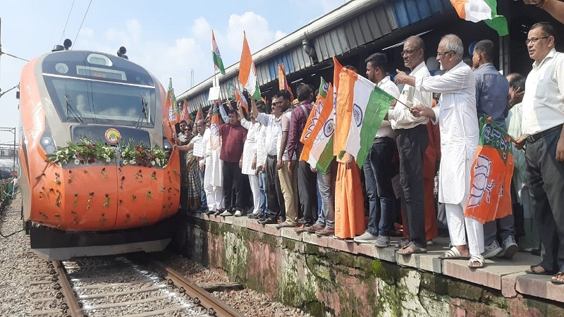 मुरादाबाद समाचार, मुरादाबाद रेल मंडल, वंदे भारत ट्रेन, मुरादाबाद रेल मंडल, प्रधानमंत्री नरेंद्र मोदी, भारत ट्रेन दोपहर 2:50 बजे मुरादाबाद पहुंची, मुरादाबाद रेलवे स्टेशन, Moradabad news, Moradabad railway division, Vande Bharat train, Moradabad railway division, Prime Minister Narendra Modi, India train reached Moradabad at 2:50 pm, Moradabad railway station,