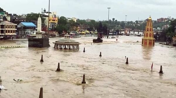 महाराष्ट्र बारिश, नासिक, भारी बारिश, हालात बिगड़े, गोदावरी नदी उफान पर, महाराष्ट्र, नासिक, हजारों क्यूसेक पानी छोड़ा, गोदा घाट, येलो अलर्ट जारी, वरिष्ठ पुलिस निरीक्षक मधुकर काद, Maharashtra rain, Nashik, heavy rain, situation worsened, Godavari river in spate, Maharashtra, Nashik, thousands of cusecs of water released, Goda Ghat, yellow alert issued, senior police inspector Madhukar Kad,