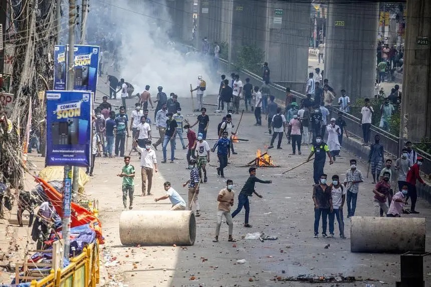 रविवार, बांग्लादेश, 93 लोगों की मौत, एडवाइजरी, हिंसक प्रदर्शन, प्रधानमंत्री शेख हसीना, राजधानी ढाका, सत्तारूढ़ अवामी लीग, विदेश मंत्रालय, आपातकालीन फोन, Sunday, Bangladesh, 93 people died, advisory, violent protests, Prime Minister Sheikh Hasina, capital Dhaka, ruling Awami League, Foreign Ministry, emergency call,