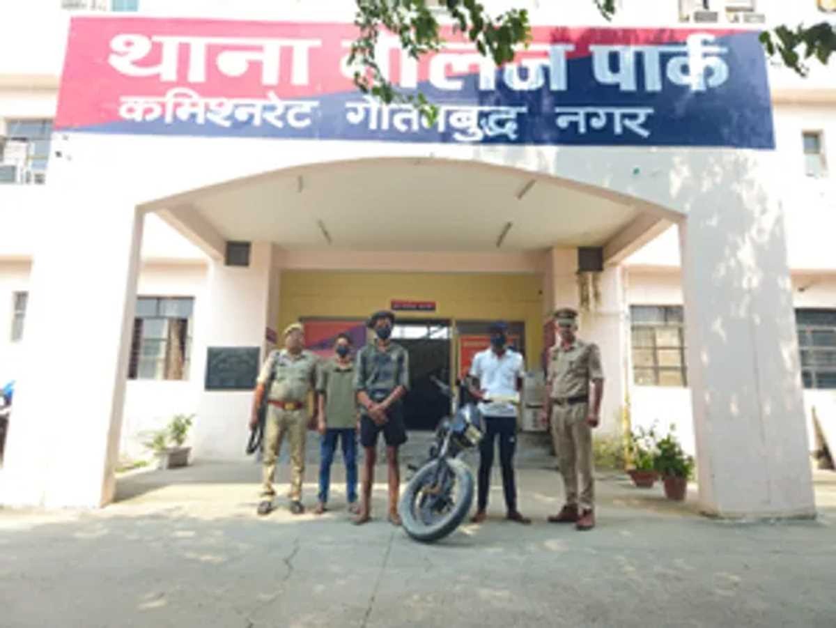 3 गिरफ्तार, हथियार, बाइक, नकदी बरामद, ग्रेटर नोएडा, नॉलेज पार्क थाना पुलिस, मोबाइल फोन, अवैध हथियार, वारदात, 3 arrested, weapons, bike, cash recovered, Greater Noida, Knowledge Park police station, mobile phone, illegal weapon, crime,