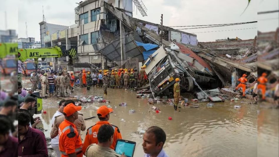 लखनऊ बिल्डिंग हादसा, पीएम मोदी, उत्तर प्रदेश, मृतकों के परिजनों को 2 लाख, घायलों को 50 हजार, Lucknow building accident, PM Modi, Uttar Pradesh, Rs 2 lakh to the families of the deceased, Rs 50 thousand to the injured